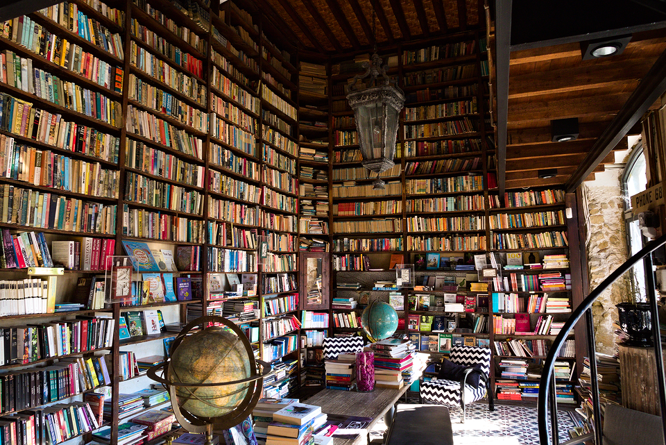 Rüstem Kitabevi, Rüstem Book House, café and bookshop